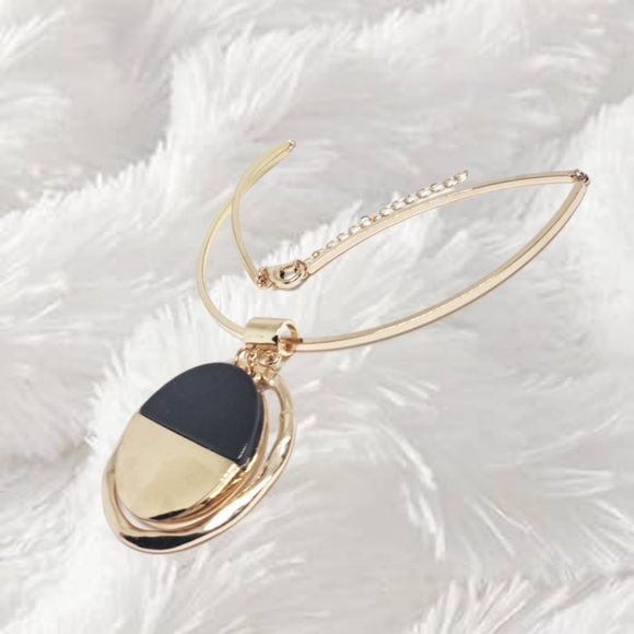 .🌲10/$20.  Gold Tone Flexible Choker with Double Pendants - Picture 6 of 6